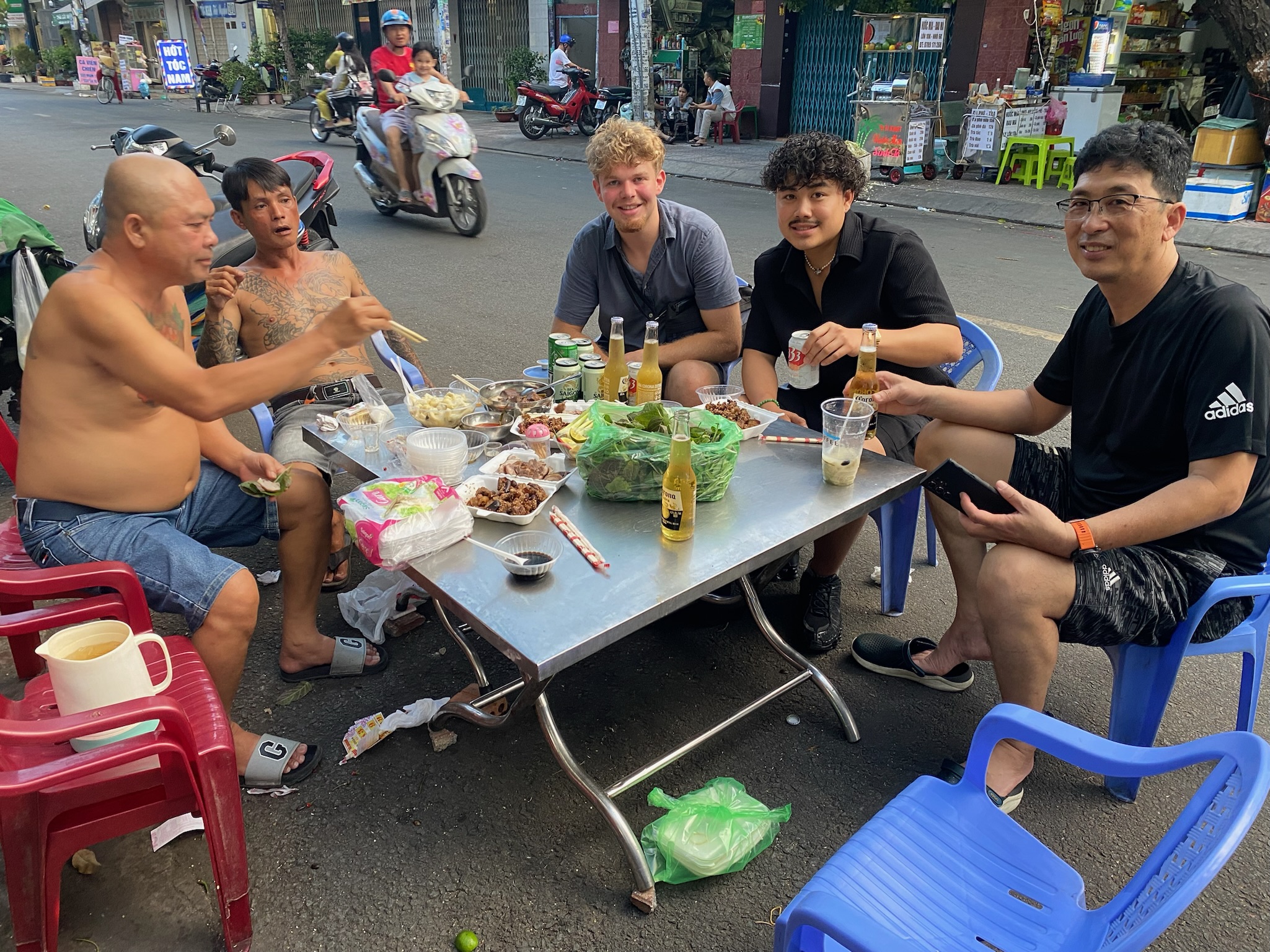 Eating streetfood with locals in Vietnam